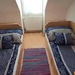 別荘 Magyar Tenger Pihenohaz, For 2-8 Person, 105 M2, Garden, Pool, Free Parking, 5 Min From The Lake,