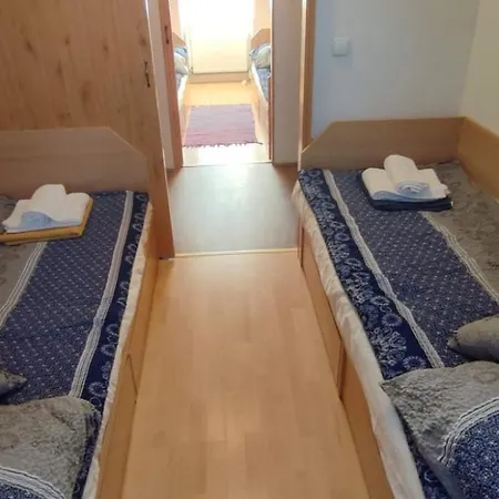 Magyar Tenger Pihenohaz, 4-8 Fore 巴拉顿阿卡拉提亚