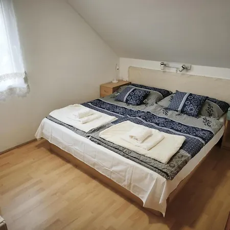 Magyar Tenger Pihenohaz, For 2-8 Person, 105 M2, Garden, Pool, Free Parking, 5 Min From The Lake, バラトンアカラッチャ