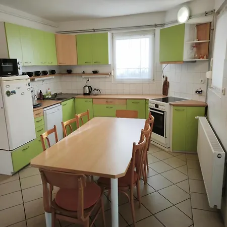別荘 Magyar Tenger Pihenohaz, For 2-8 Person, 105 M2, Garden, Pool, Free Parking, 5 Min From The Lake, バラトンアカラッチャ