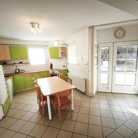 Magyar Tenger Pihenohaz, For 2-8 Person, 105 M2, Garden, Pool, Free Parking, 5 Min From The Lake, 別荘 *
