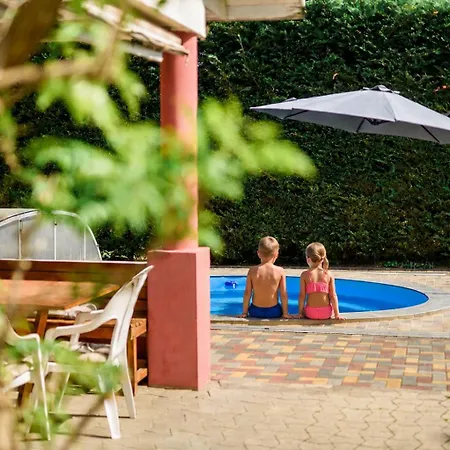 Dom wakacyjny Magyar Tenger Pihenohaz, For 2-8 Person, 105 M2, Garden, Pool, Free Parking, 5 Min From The Lake, *