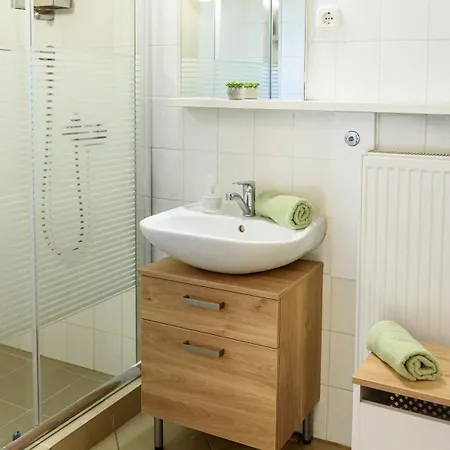 Magyar Tenger Pihenohaz, For 2-8 Person, 105 M2, Garden, Pool, Free Parking, 5 Min From The Lake, Dom wakacyjny *