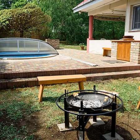 Ferienhaus Magyar Tenger Pihenohaz, For 2-8 Person, 105 M2, Garden, Pool, Free Parking, 5 Min From The Lake, Balatonakarattya