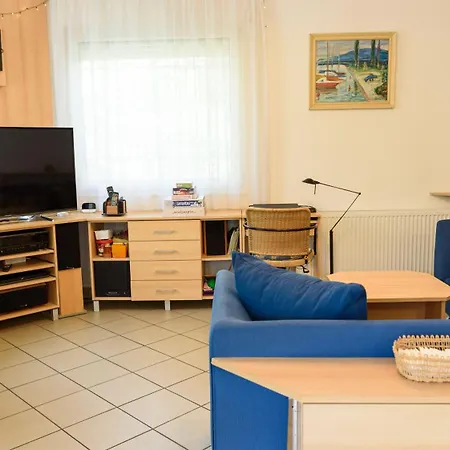 Magyar Tenger Pihenohaz, For 2-8 Person, 105 M2, Garden, Pool, Free Parking, 5 Min From The Lake, בית נופש