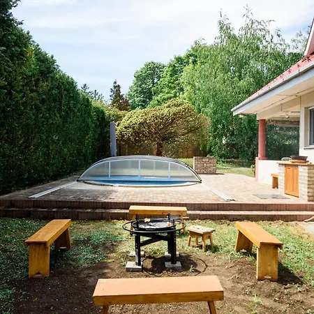 Magyar Tenger Pihenohaz, For 2-8 Person, 105 M2, Garden, Pool, Free Parking, 5 Min From The Lake, Ferienhaus *
