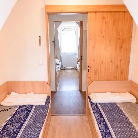 Magyar Tenger Pihenohaz, For 2-8 Person, 105 M2, Garden, Pool, Free Parking, 5 Min From The Lake, Ferienhaus Balatonakarattya
