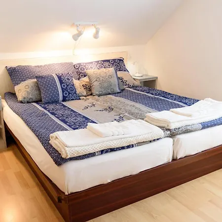 Magyar Tenger Pihenohaz, For 2-8 Person, 105 M2, Garden, Pool, Free Parking, 5 Min From The Lake, バラトンアカラッチャ