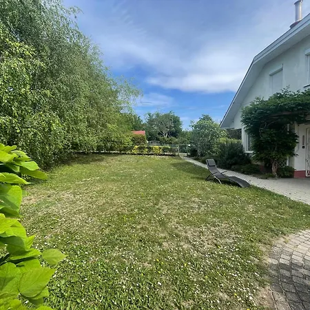 Magyar Tenger Pihenohaz, For 2-8 Person, 105 M2, Garden, Pool, Free Parking, 5 Min From The Lake, Dom wakacyjny *