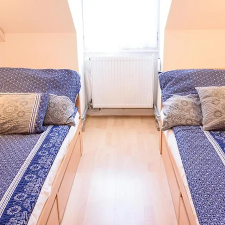 Magyar Tenger Pihenohaz, For 2-8 Person, 105 M2, Garden, Pool, Free Parking, 5 Min From The Lake, Dom wakacyjny *